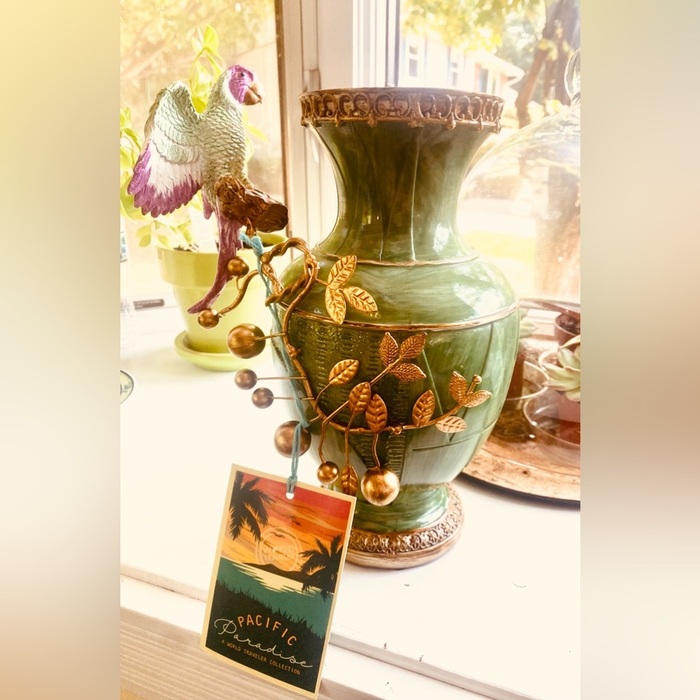NWT Retro Vase Featuring Parrot 🦜Embellishment By- WorldTravelerPacific Paradise - Picture 12 of 16